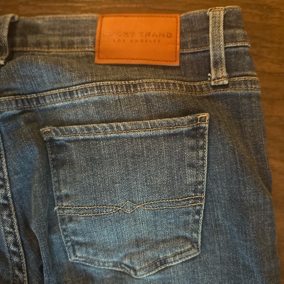 Excellent Used Condition-Lucky Brand Easy Rider jeans 6/28 Ankle - Picture 3 of 5